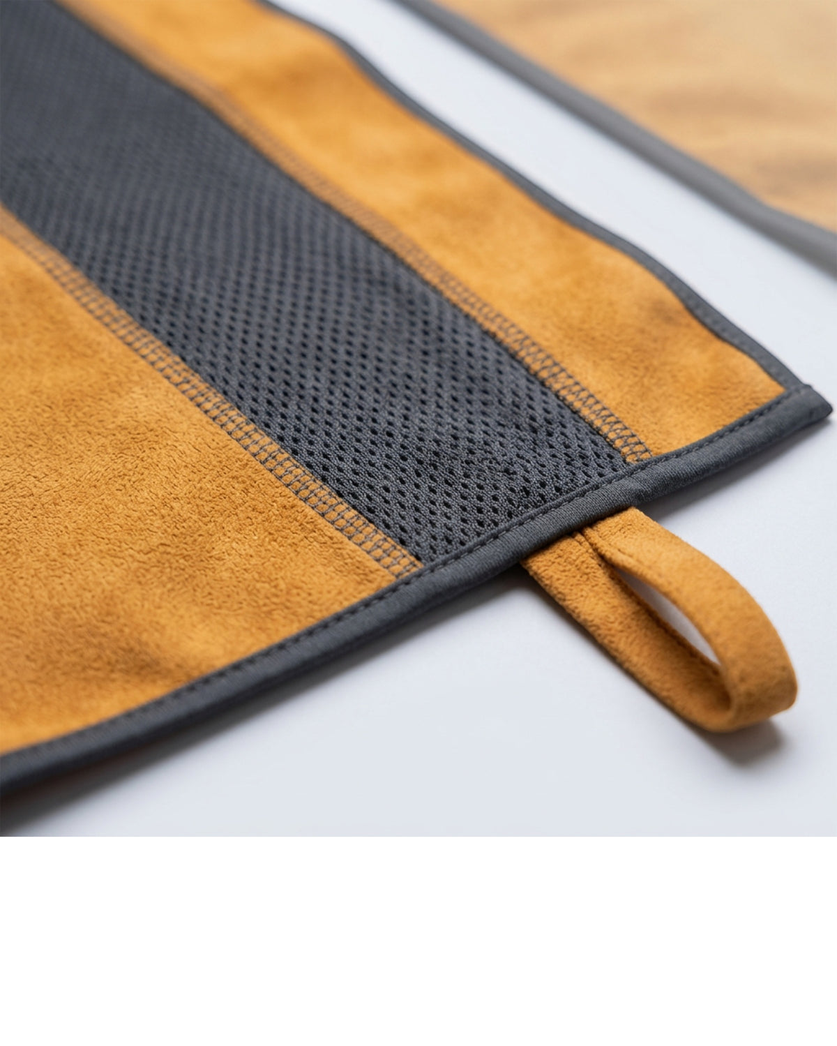 Zedro Dual-End Neck Training Towel with Center Mesh Panel 108 x 22 cm Ochre Charcoal - Detail view